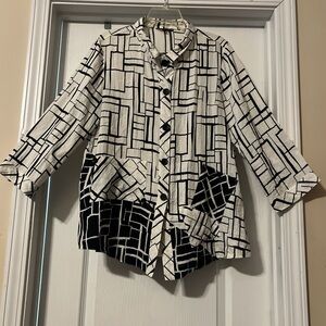John Mark Cotton Geometric Black and White Women's Top Wired Collar Size Medium